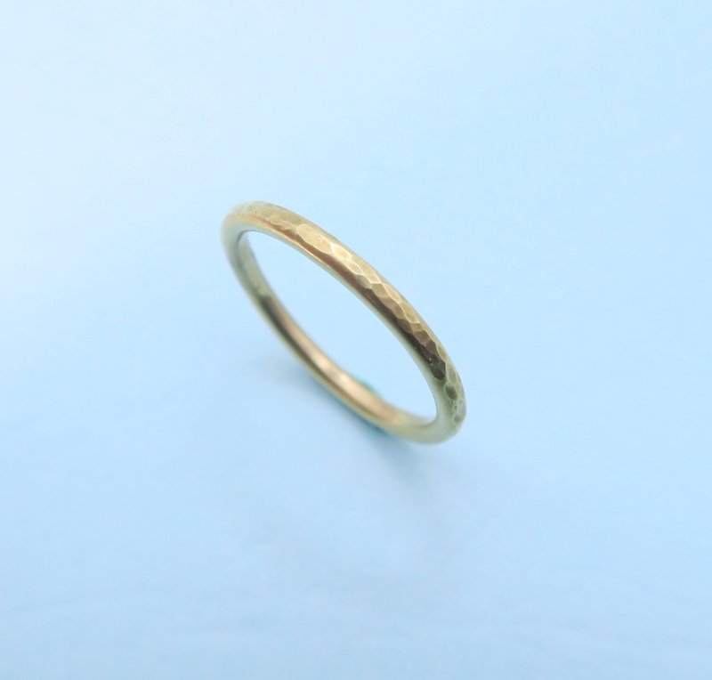 Water-corrugated Bronze forged knock ring - slim model (width approximately 1.5mm, thickness approximately 1~1.5mm) - แหวนทั่วไป - เงินแท้ สีทอง
