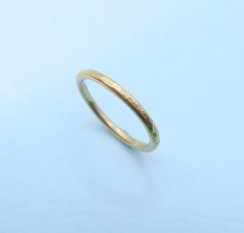 Under Wings Metal 羽下金工 水波紋 黃銅鍛敲戒指 - 纖細款(寬約1.5mm) - 可免費修改戒圍一次