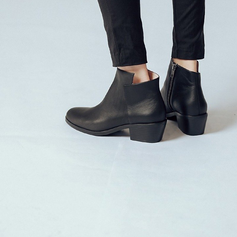 Heel geometric square cut leather low heel ankle boots black - รองเท้าบูทสั้นผู้หญิง - หนังแท้ สีดำ
