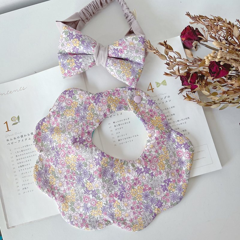 Fast shipping hand-painted purple flower Miyue gift box two-piece handmade six-layer yarn bib + baby hairband - ผ้ากันเปื้อน - ผ้าฝ้าย/ผ้าลินิน 