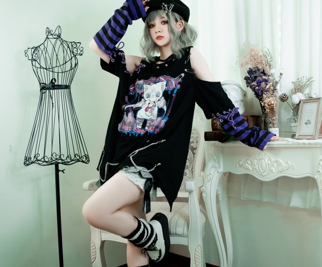 Pastel grunge kawaii Harajuku Incubus cat off shoulder tunic tee w/ chain  JJ4034 - Shop jillpunk Women's T-Shirts - Pinkoi