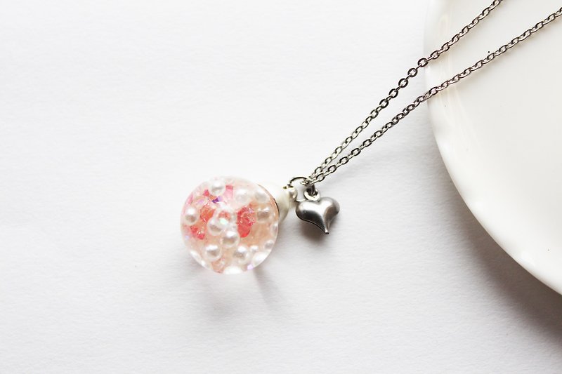 Rosy Garden 白色雪地粉紅水晶流動玻璃球配桃心氣質項鍊 - 頸鏈 - 玻璃 粉紅色
