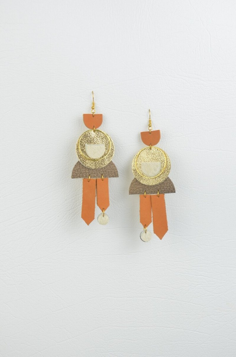 Leather Earrings in Calf Hair, Orange & Gold Recycled Sustainable Jewellery - 耳環/耳夾/耳骨夾 - 真皮 橘色