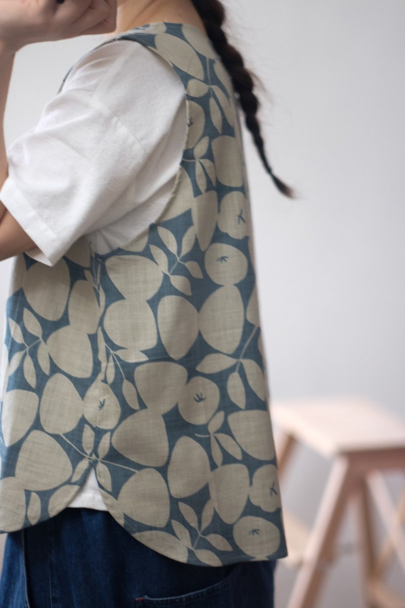 湖水藍綠剪影花 圓弧背心 - 背心/無袖上衣 - 棉．麻 藍色