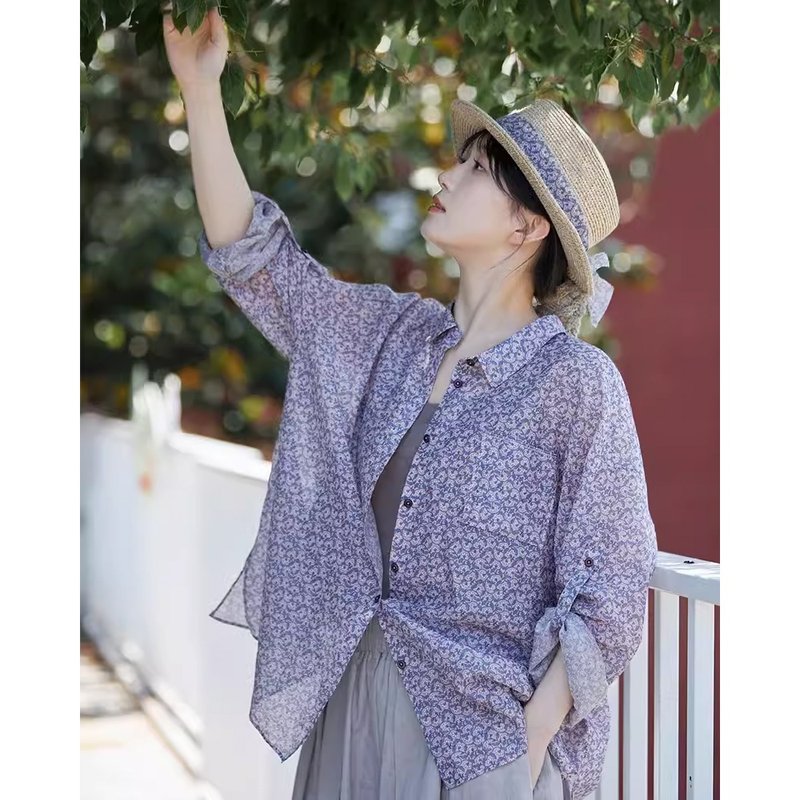 Rattail Purple Floral Mulberry Silk Cotton Lightweight Sunscreen Oversized Shirt - เสื้อเชิ้ตผู้หญิง - ผ้าฝ้าย/ผ้าลินิน 