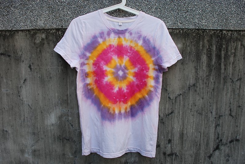 Yan Yan - Yen Yen render short-sleeved clothes. T-shirt. Hippie. - Unisex Hoodies & T-Shirts - Cotton & Hemp Multicolor