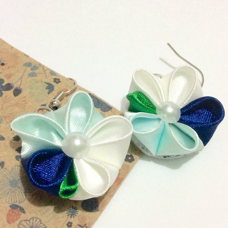 Kanzashi blue ribbon flower earrings（つまみ細工） - Earrings & Clip-ons - Silk Blue