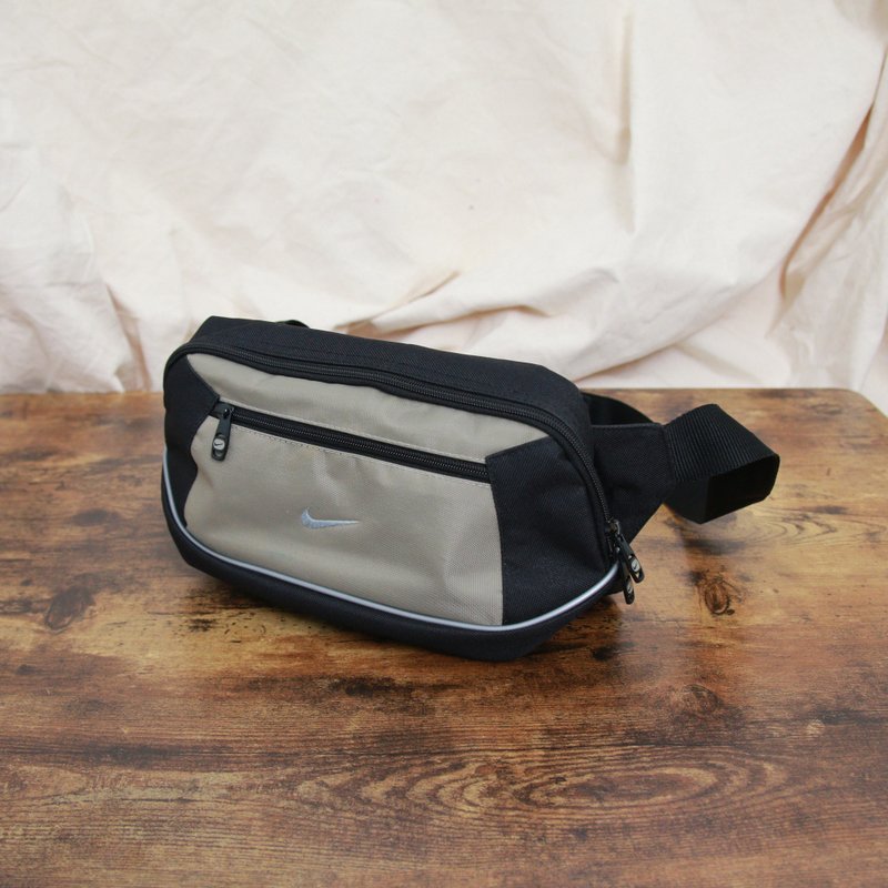 Back to Green:: 經典腰包 nike 黑灰拼接 B-01 vintage bag - 側背包/斜背包 - 棉．麻 