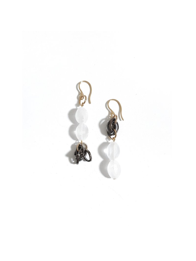 WILLA Earrings :WHITE - 耳環/耳夾/耳骨夾 - 不鏽鋼 白色