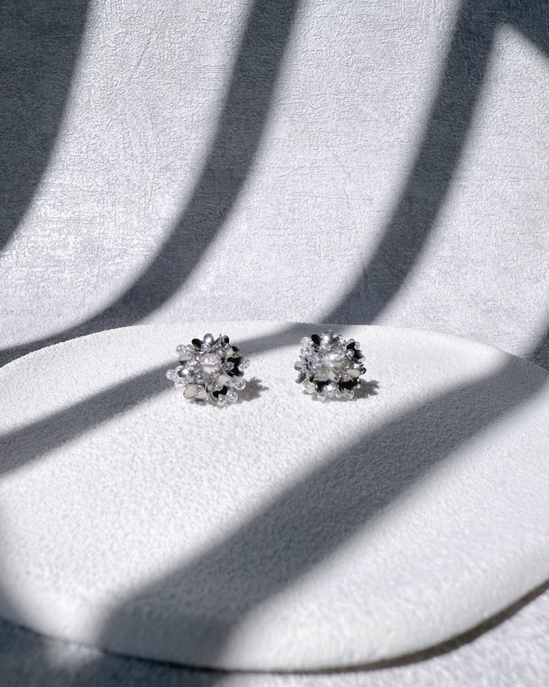 Room 1001 | Silver Bloom 耳環 - 項鍊 - 琉璃 