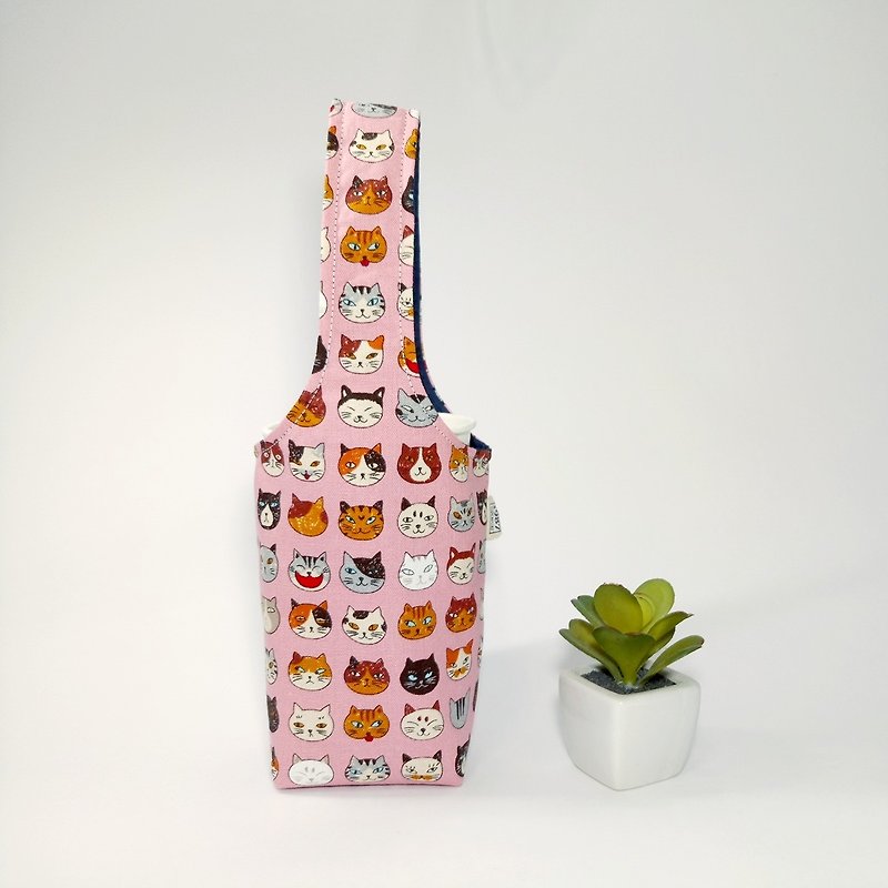 【小花猫-粉】Double-sided beverage cup holder ice tyrant cup holder environmental protection cup holder water bottle bag - Beverage Holders & Bags - Cotton & Hemp Pink