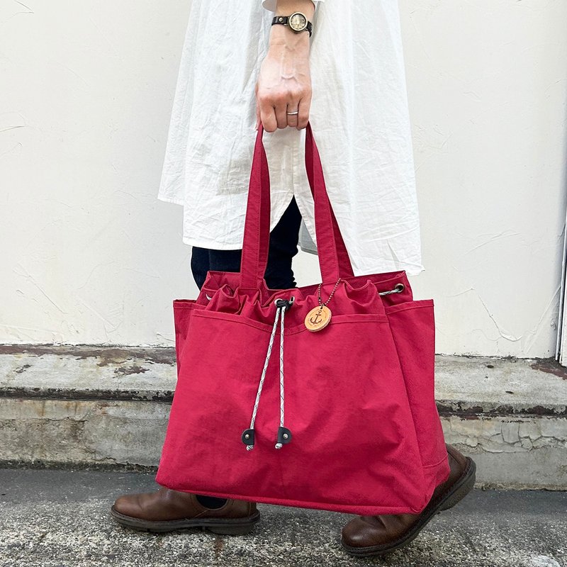 Wagamama Tote Wine KONBU Water-repellent nylon tote bag - กระเป๋าถือ - ไนลอน สีแดง