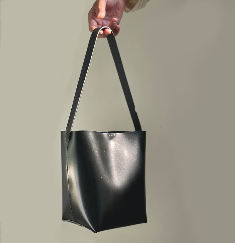 Zemoneni leather bag and Hand bag with wide handle style - Handbags & Totes - Genuine Leather Black