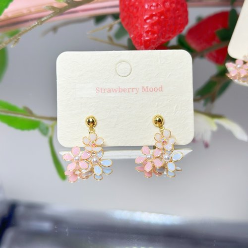 Strawberry Mood 白粉藍花花耳環 醫療鋼防敏感耳針