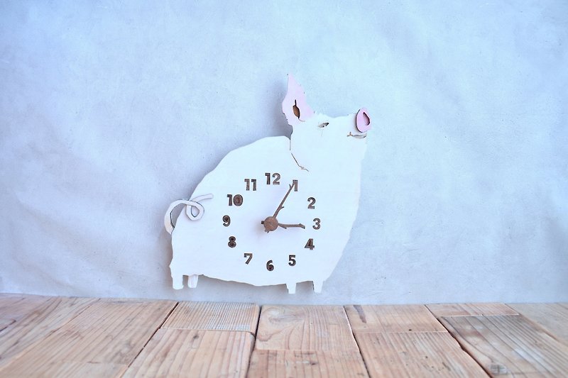 A wooden wall clock with a smiling micro pig - นาฬิกา - ไม้ ขาว