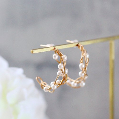 [Made to order] 14kgf Swarovski Pearl Twist Pierced Earrings [gift box]