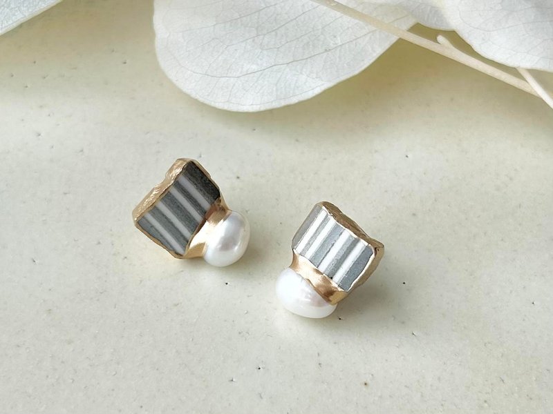 京焼　金継ぎ　サージカルステンレスピアス　グレー　白　淡水パール　天然石　 伝統工芸　No.161 - 耳環/耳夾/耳骨夾 - 陶 灰色