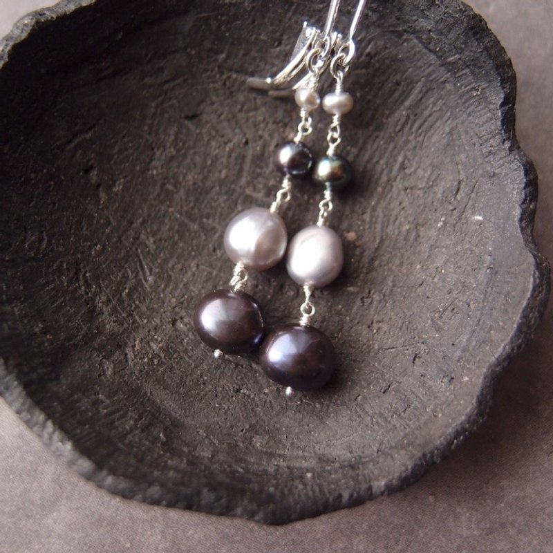 【SV】Baroque Pearl Mix Earrings　バロックパールMix フレンチピアス　Navy - 耳環/耳夾/耳骨夾 - 寶石 銀色