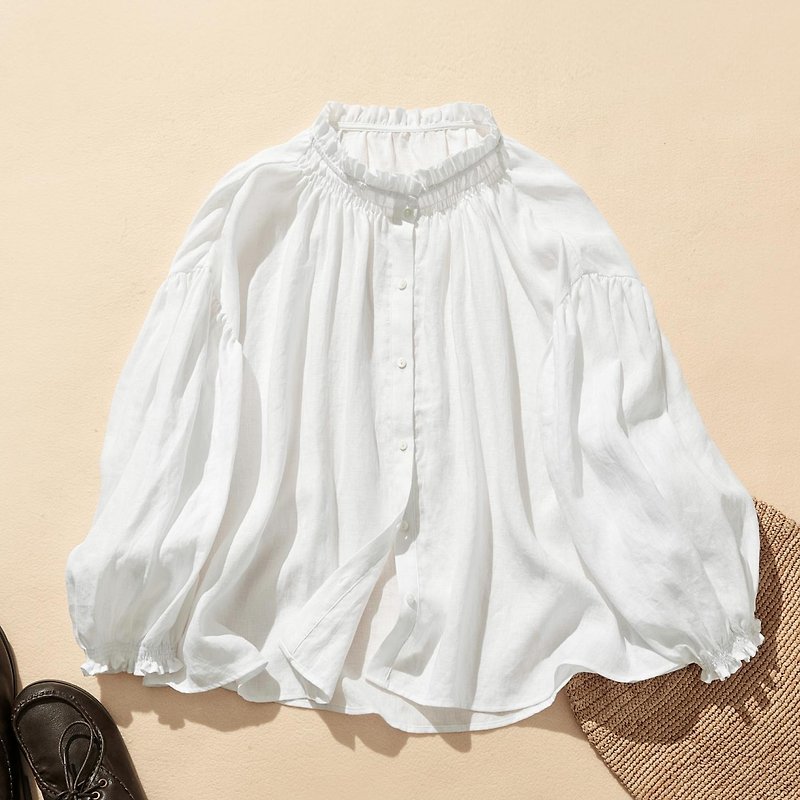 A Linen blouse that gives off a mature and cute look. 100% Linen, white 240408-1 - Women's Shirts - Cotton & Hemp White