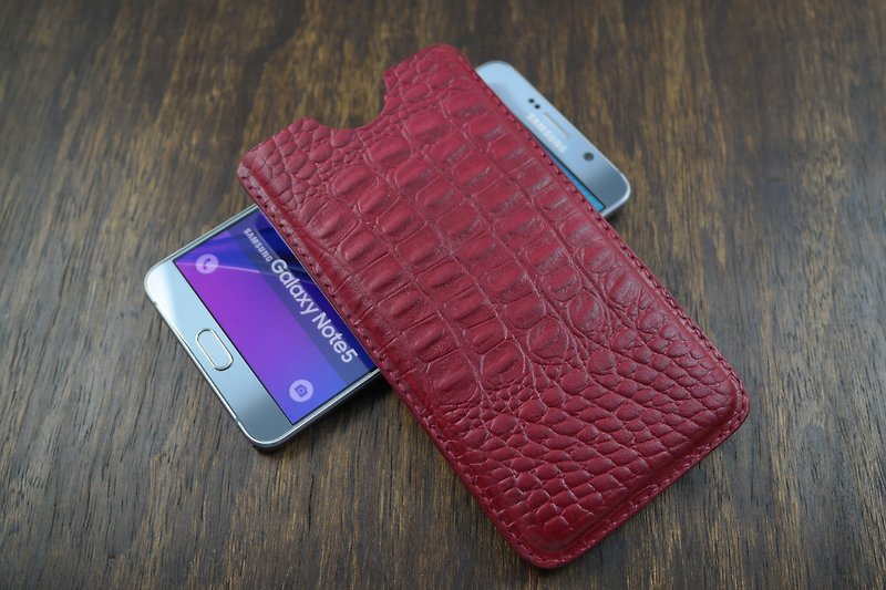 APEE leather handmade ~ plastic phone holster ~ crocodile stripe crimson - อื่นๆ - หนังแท้ 