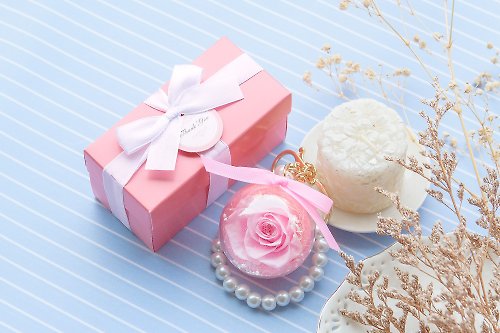 幸福朵朵 婚禮小物 花束禮物 Double Love Pink盒裝 玫瑰永生花鑰匙圈珍珠掛飾(5色可挑)