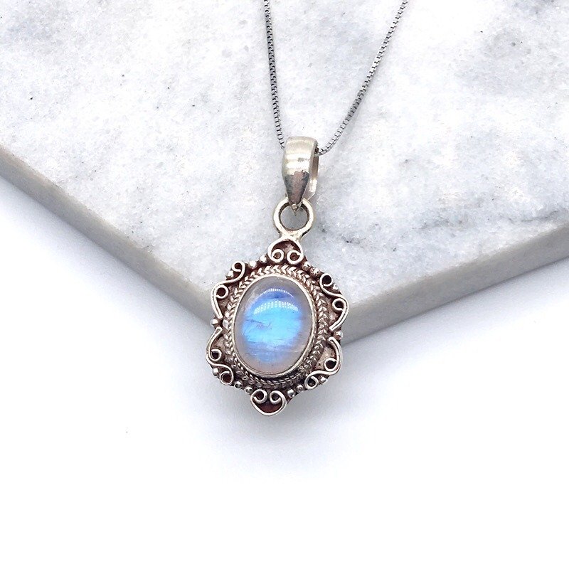 Moonstone 925 sterling silver elegant silver carving style necklace Nepalese handmade inlaid production - สร้อยคอ - เครื่องเพชรพลอย สีน้ำเงิน