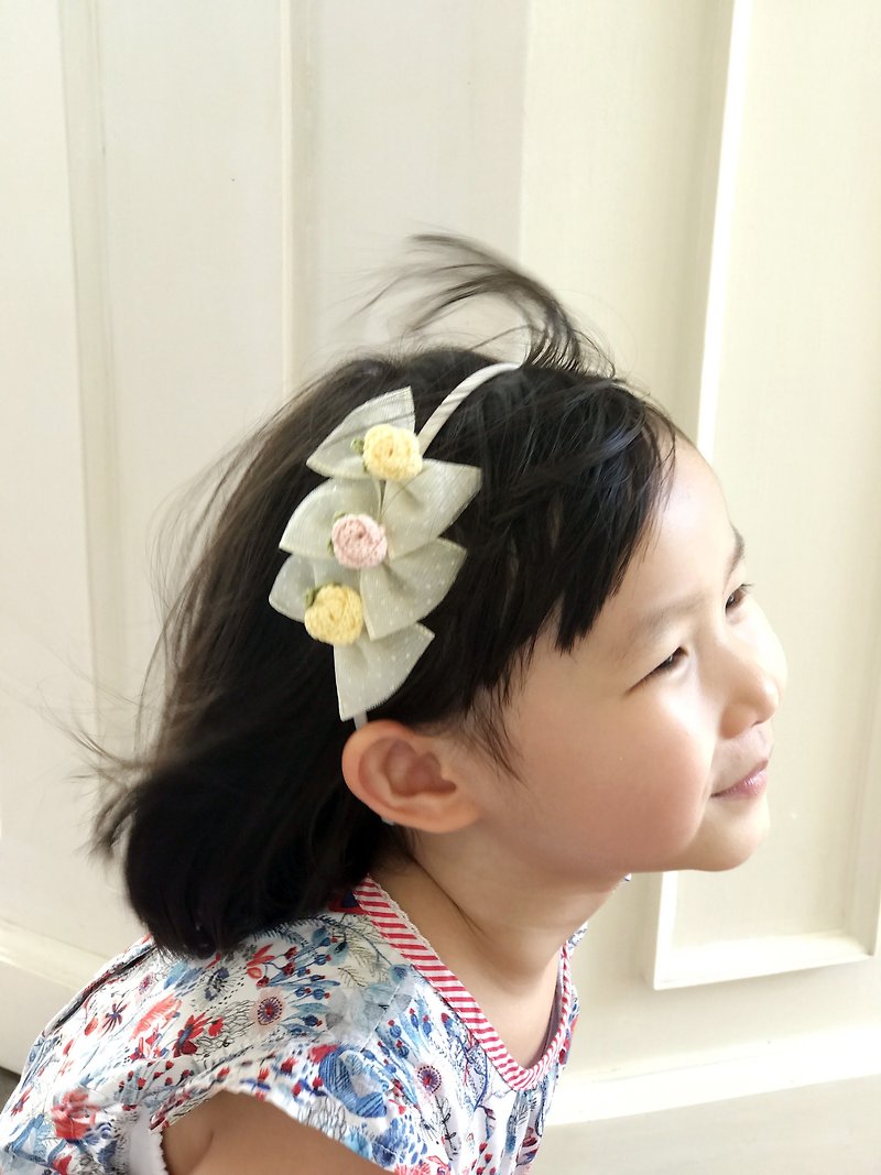 Customized hand-woven elegant beige butterfly girl hair band BH069 - เครื่องประดับผม - งานปัก สีเหลือง