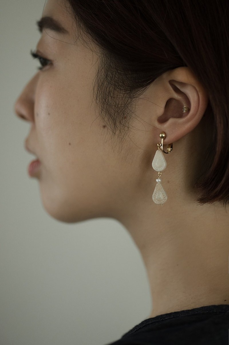 Swing│Swinging Series-Ivory Water Drops - Earrings & Clip-ons - Other Materials Khaki