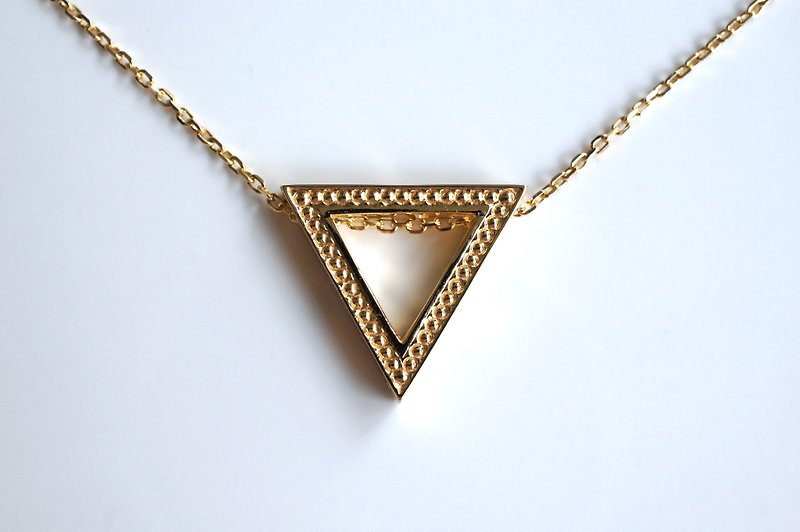Milgrain Triangle Necklace - สร้อยคอ - โลหะ สีทอง