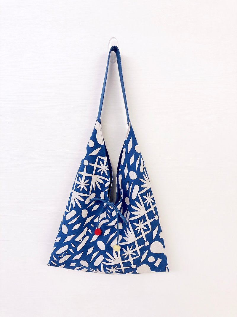 三角粽形肩提包/中尺寸/藍色窗欞格 - 側背包/斜孭袋 - 棉．麻 藍色