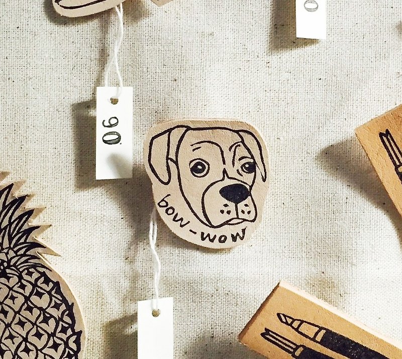 It is a dog handmade leather pin - เข็มกลัด - หนังแท้ 
