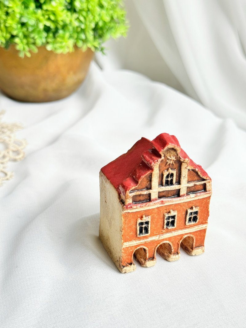 [Good Day Fetish] Vintage/antique hand-made clay hut in Prague, Czech Republic - Items for Display - Pottery Orange