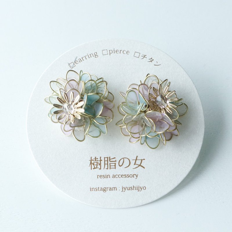 繡球花耳環 耳夾 紫和淡綠 - 耳環/耳夾/耳骨夾 - 其他材質 紫色