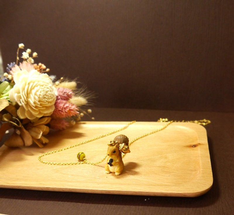 Light you up Forest Squirrel and Small Acorn Necklace SL256 - สร้อยคอ - กระดาษ สีทอง