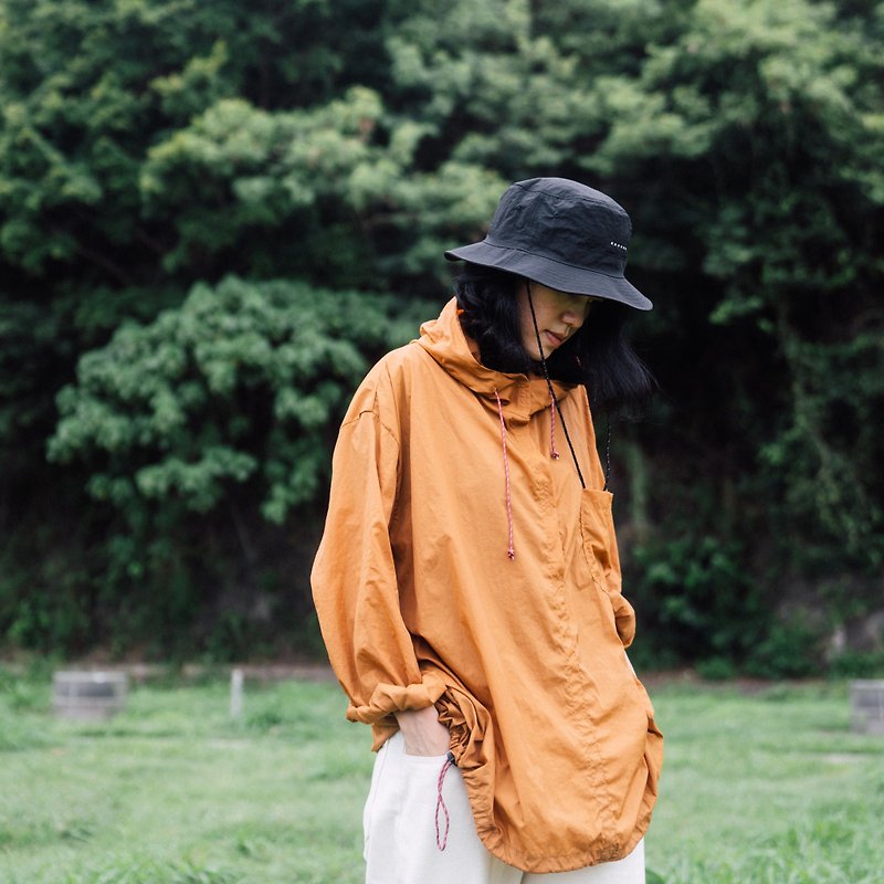 日系中性風衣連帽工裝外套 透氣防風遮曬防曬斗篷 啡橙(香港製) - 女裝 上衣 - 聚酯纖維 咖啡色