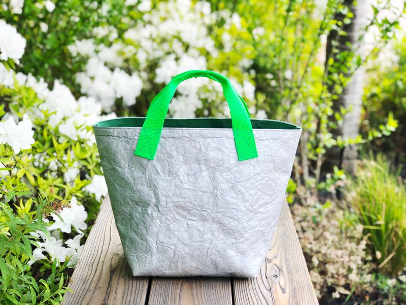 【東京発】特殊素材エコロジートートバッグ silver×apple green/ M wide - 手提包/手提袋 - 防水材質 綠色