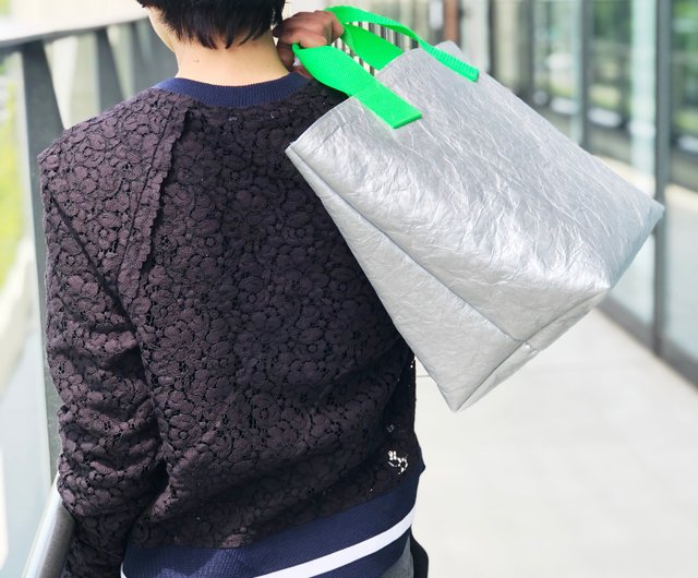 東京発】特殊素材エコロジートートバッグ silver×apple green/ M wide