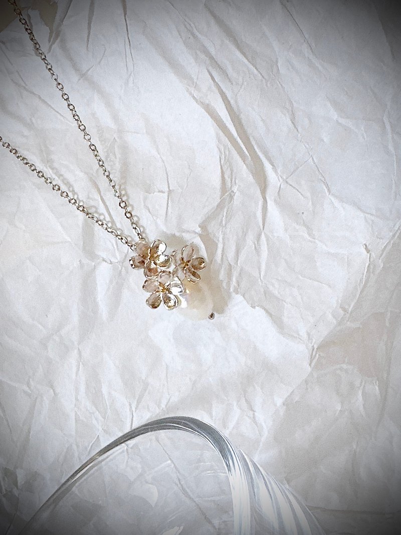 C&W 立體雞蛋花日本進口天然淡水巴洛克大珍珠s925純銀項鏈 - 項鍊 - 珍珠 銀色