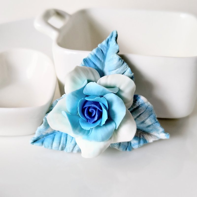 ブルー花と葉っぱの小さなマグネット ATO09 手作り粘土創作 小さなオーナメント - マグネット - 粘土 