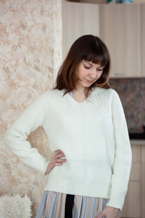 Custom knitted clothing from Olga 白色手工針織羊毛衫/手工針織長袖上衣