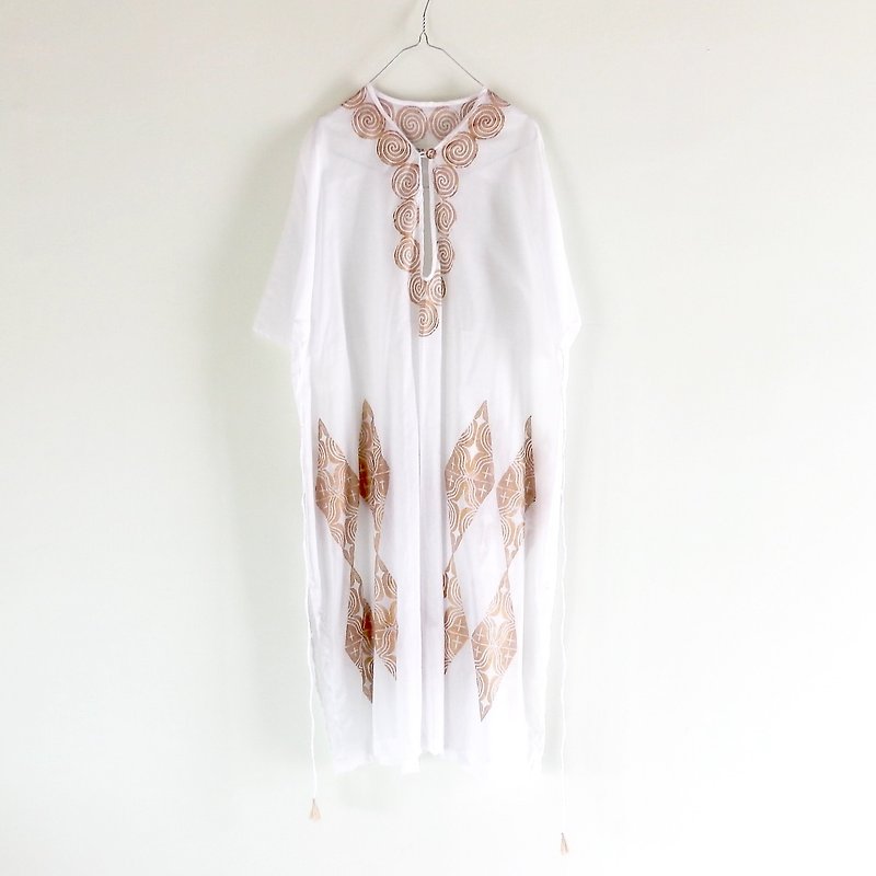 木版プリントのコットンロングシャツワンピース - 洋裝/連身裙 - 棉．麻 白色