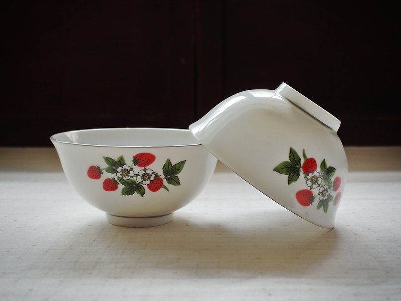 Early meal bowl - strawberry (cutlery / junk / old things / fruit / cute / ceramic) - Bowls - Porcelain Multicolor