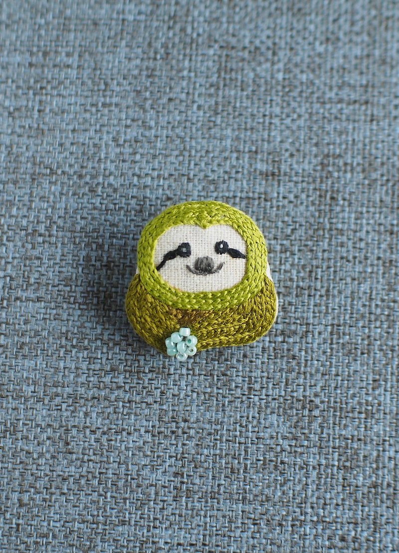 Embroidery Pins-Laughing Mimi Sloth - เข็มกลัด - ผ้าฝ้าย/ผ้าลินิน 