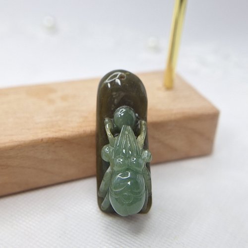 緣圓翡翠 溫潤原皮手工雕刻甲蟲吊墜 |天然緬甸玉A貨翡翠