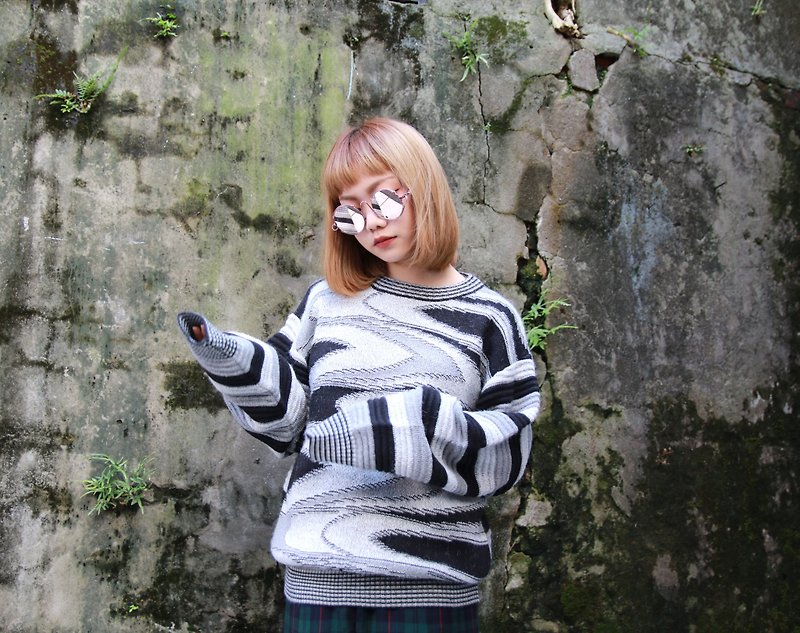 Back to Green:: 蜿蜒墨河  vintage sweater （ST-03） - 女大衣/外套 - 棉．麻 黑色
