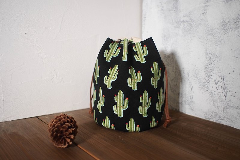 Fruit box series beam mouth package / bucket bag / limited manual package / cactus / stock supply - กระเป๋าแมสเซนเจอร์ - ผ้าฝ้าย/ผ้าลินิน สีดำ