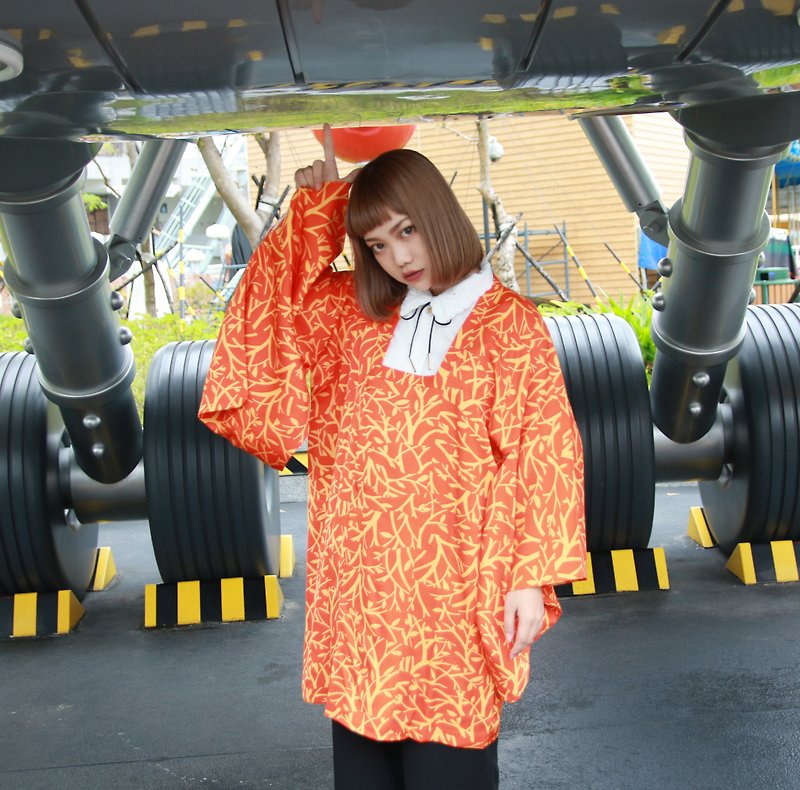 Back to Green::日本帶回和服道行 橘子醬枝葉 有口袋 vintage kimono (KD-29) - 女大衣/外套 - 絲．絹 橘色