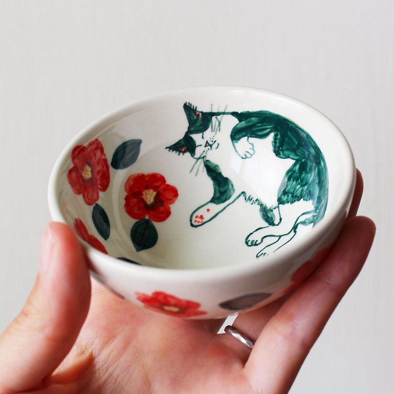 ハチワレ猫と赤い花　ミニ茶碗 - 茶碗・ボウル - 陶器 レッド
