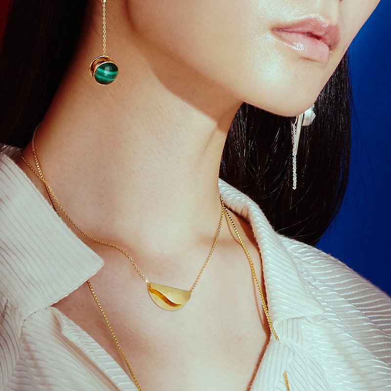 Golden lunar necklace - สร้อยคอ - โลหะ สีทอง