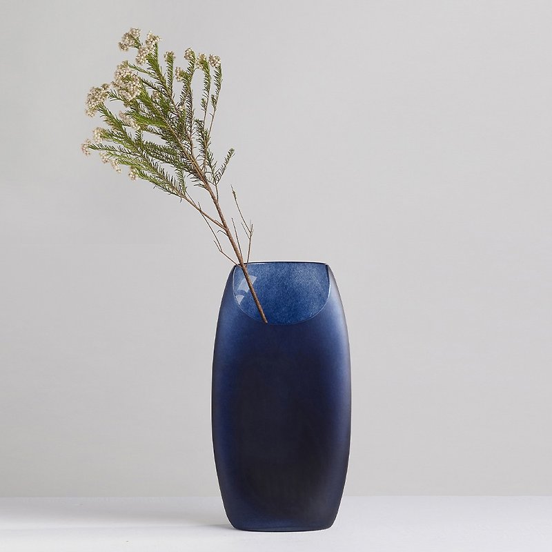 【3,co】玻璃月型口扁平花器(9號) - 藍 - 花瓶/陶器 - 玻璃 藍色